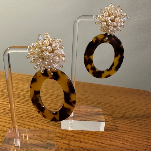 Pearl and tortoise earrings - Picture 1 of 3